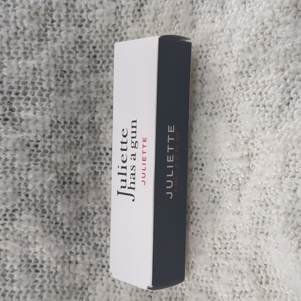 Juliette has a gun Parfums in JULIETTE, 5ml/0.17fl oz - Picture 7 of 10